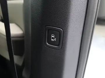 2025 Kia Carnival с пробегом 13 928 км