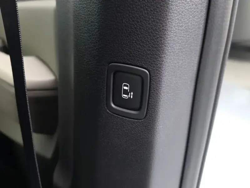 2025 Kia Carnival с пробегом 13 928 км