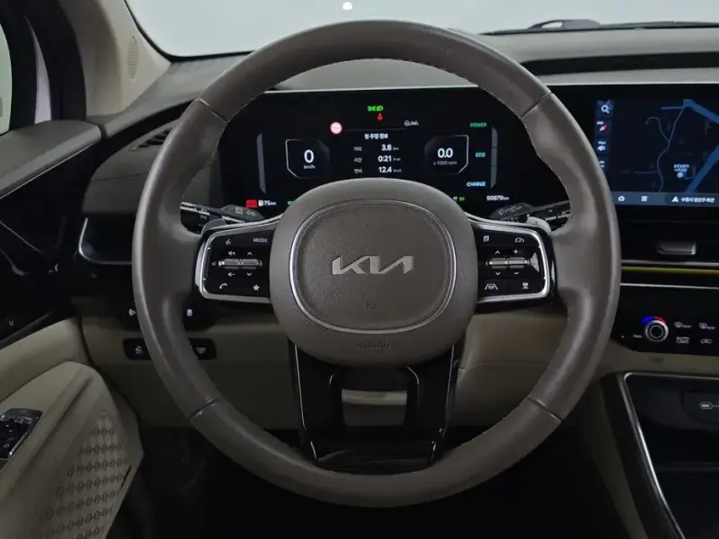 2024 Kia Carnival с пробегом 90 879 км