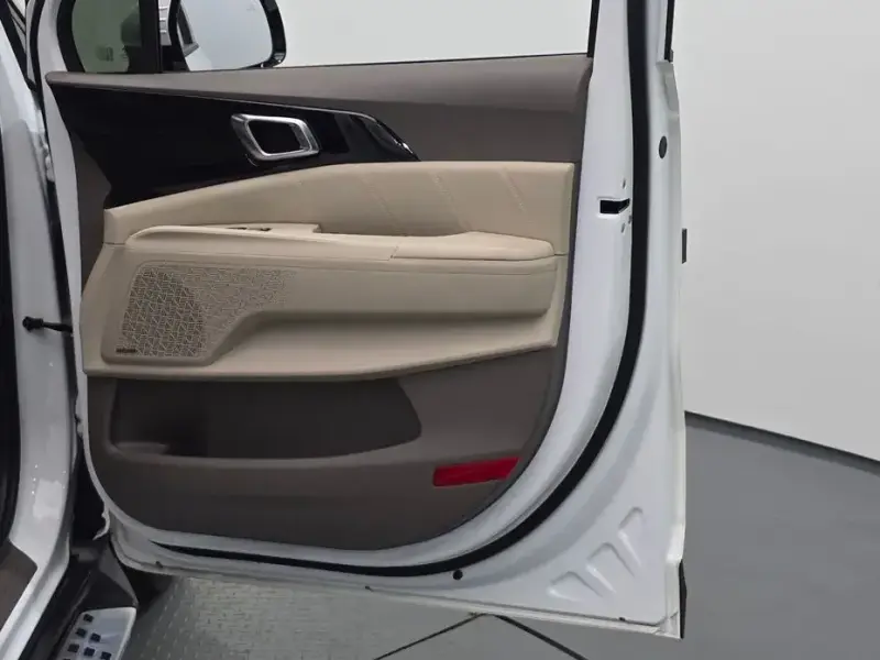 2024 Kia Carnival с пробегом 90 879 км