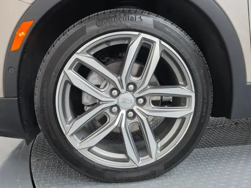 2023 Cadillac XT4 с пробегом 38 735 км