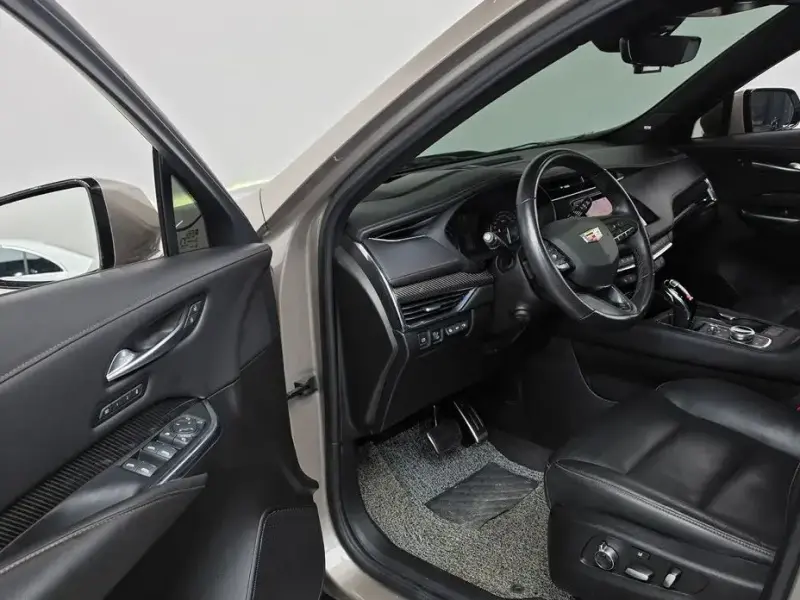 2023 Cadillac XT4 с пробегом 38 735 км