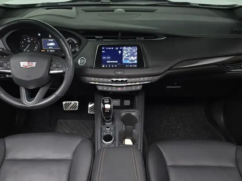 2023 Cadillac XT4 с пробегом 30 654 км
