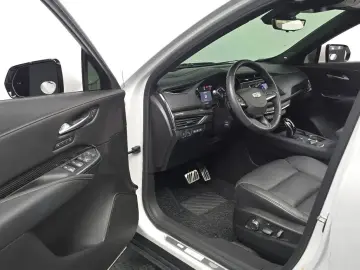 2023 Cadillac XT4 с пробегом 30 654 км