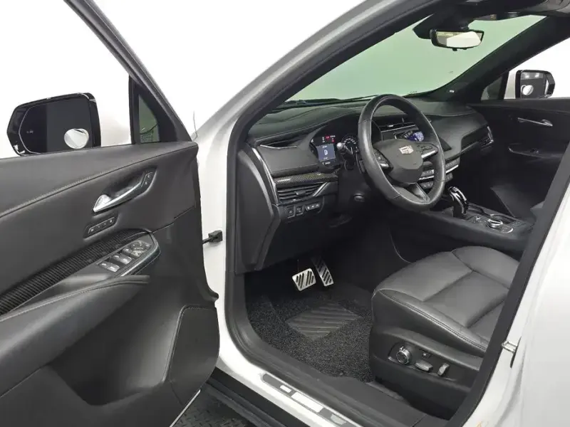 2023 Cadillac XT4 с пробегом 30 654 км