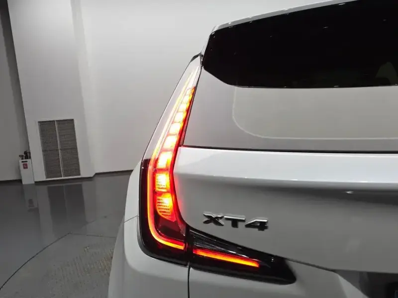 2023 Cadillac XT4 с пробегом 30 654 км