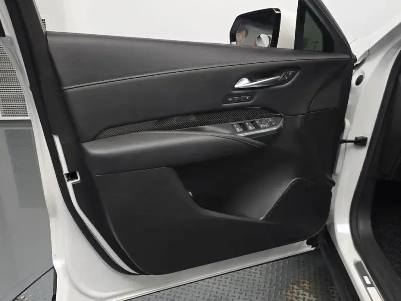 2023 Cadillac XT4 с пробегом 30 654 км