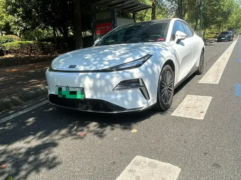 2025 Geely Galaxy Xingyao 8 с пробегом 25 000 км