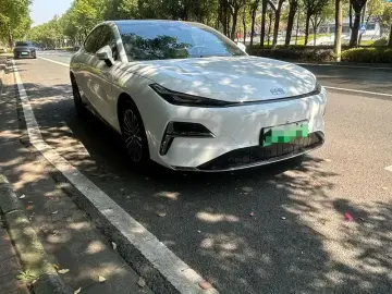 2025 Geely Galaxy Xingyao 8 с пробегом 25 000 км