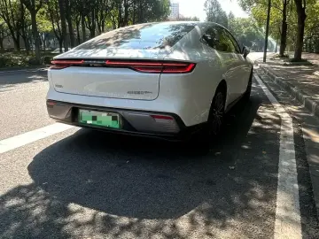 2025 Geely Galaxy Xingyao 8 с пробегом 25 000 км