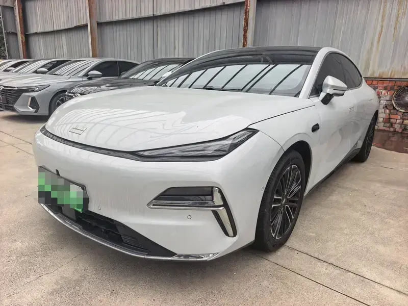 2025 Geely Galaxy Xingyao 8 с пробегом 8 000 км