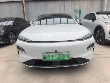 2025 Geely Galaxy Xingyao 8 с пробегом 8 000 км