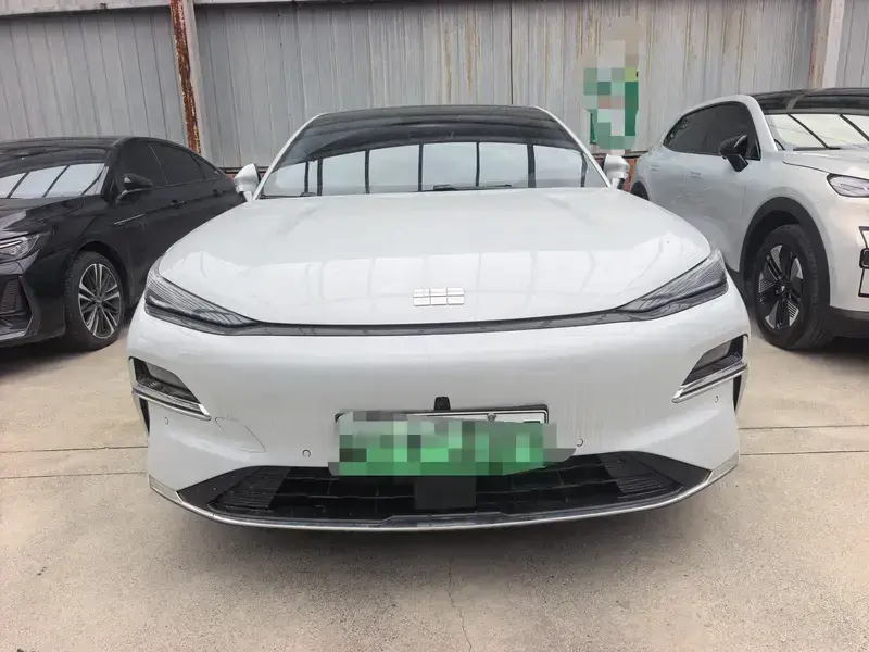 2025 Geely Galaxy Xingyao 8 с пробегом 8 000 км