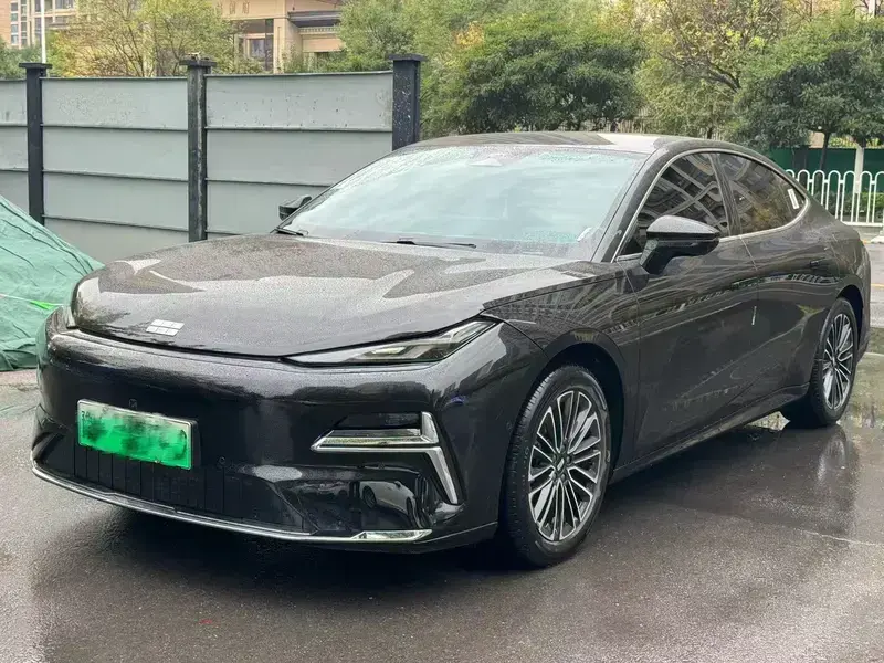 2025 Geely Galaxy Xingyao 8 с пробегом 12 000 км