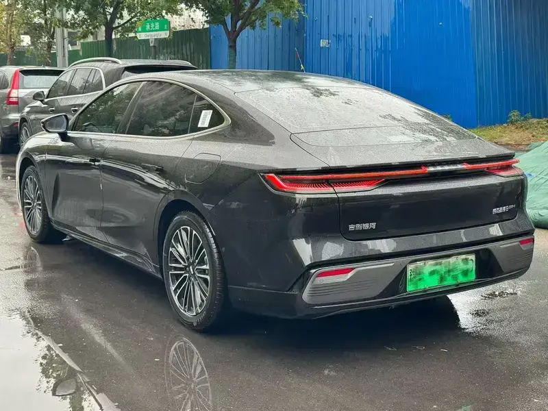 2025 Geely Galaxy Xingyao 8 с пробегом 12 000 км