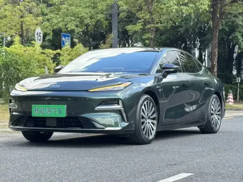 2025 Geely Galaxy Xingyao 8 с пробегом 24 000 км