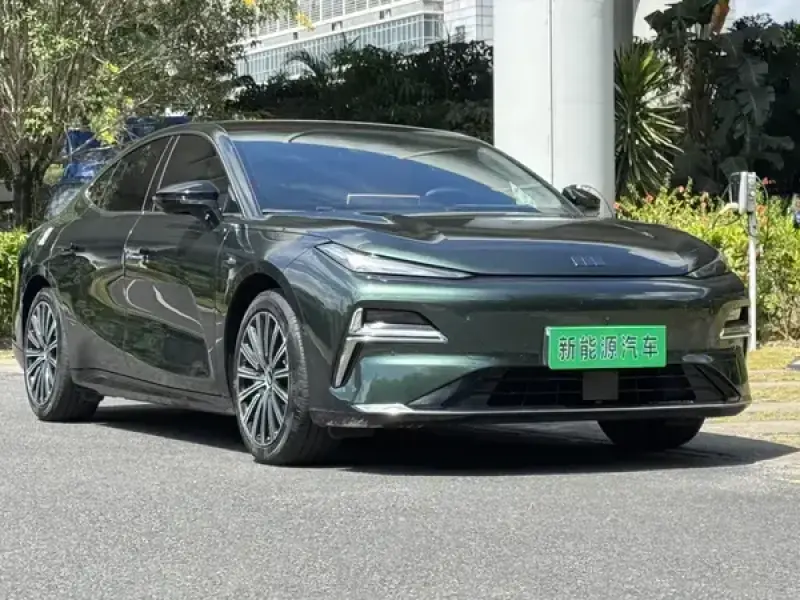 2025 Geely Galaxy Xingyao 8 с пробегом 24 000 км