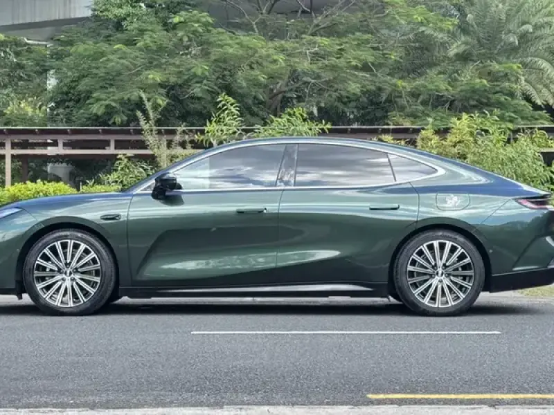 2025 Geely Galaxy Xingyao 8 с пробегом 24 000 км