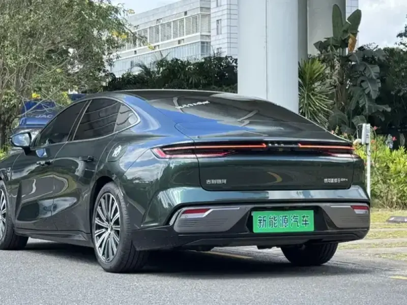 2025 Geely Galaxy Xingyao 8 с пробегом 24 000 км
