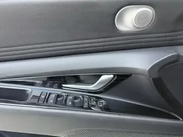 2023 Hyundai Elantra Plug-in Hybrid с пробегом 50 000 км