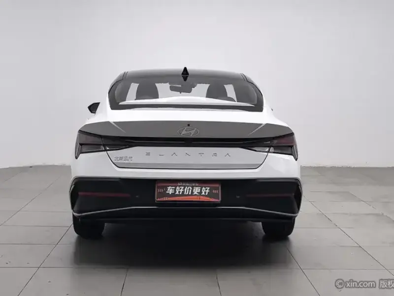 2023 Hyundai Elantra Plug-in Hybrid с пробегом 17 000 км