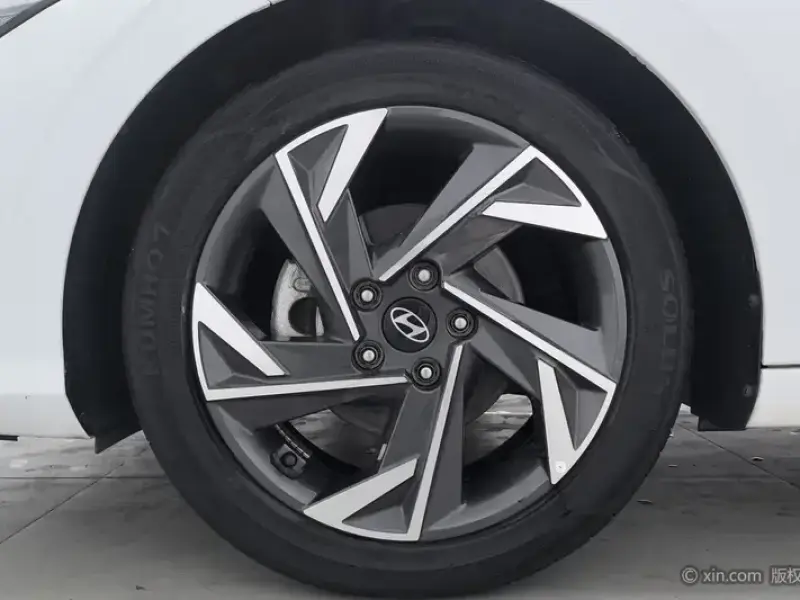 2023 Hyundai Elantra Plug-in Hybrid с пробегом 17 000 км