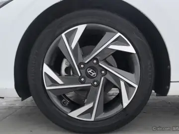 2023 Hyundai Elantra Plug-in Hybrid с пробегом 17 000 км