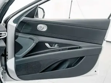 2022 Hyundai Elantra Plug-in Hybrid с пробегом 56 300 км