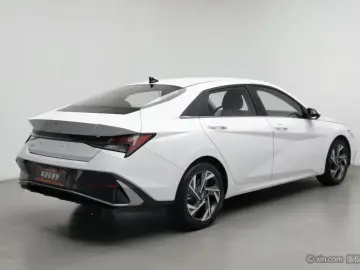 2023 Hyundai Elantra Plug-in Hybrid с пробегом 9 900 км