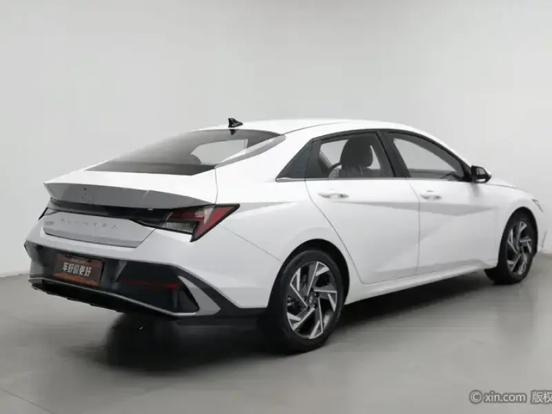 2023 Hyundai Elantra Plug-in Hybrid с пробегом 9 900 км