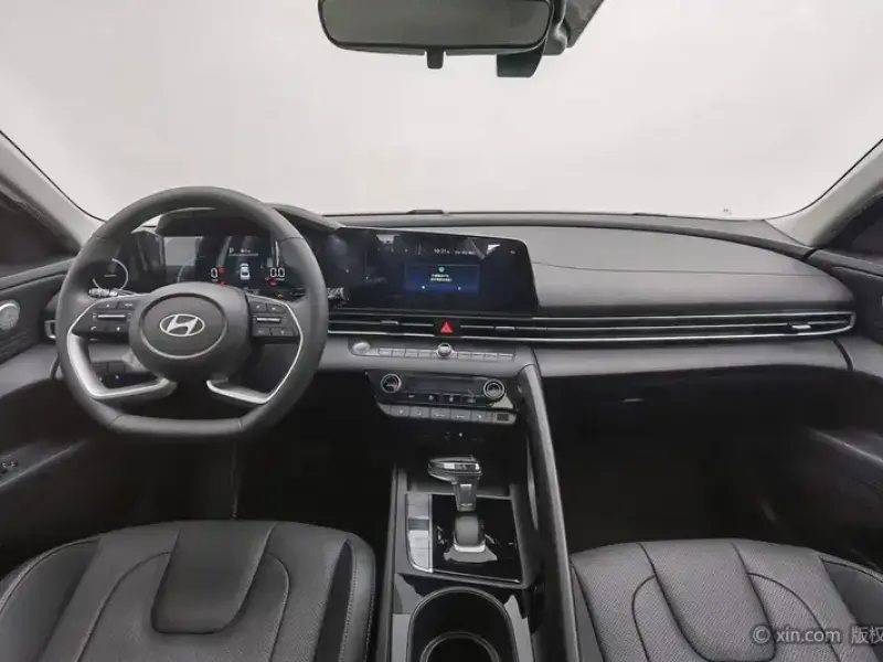 2023 Hyundai Elantra Plug-in Hybrid с пробегом 9 900 км