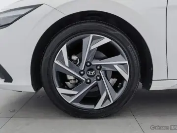 2023 Hyundai Elantra Plug-in Hybrid с пробегом 9 900 км