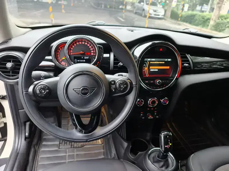 2018 Mini MINI с пробегом 82 900 км