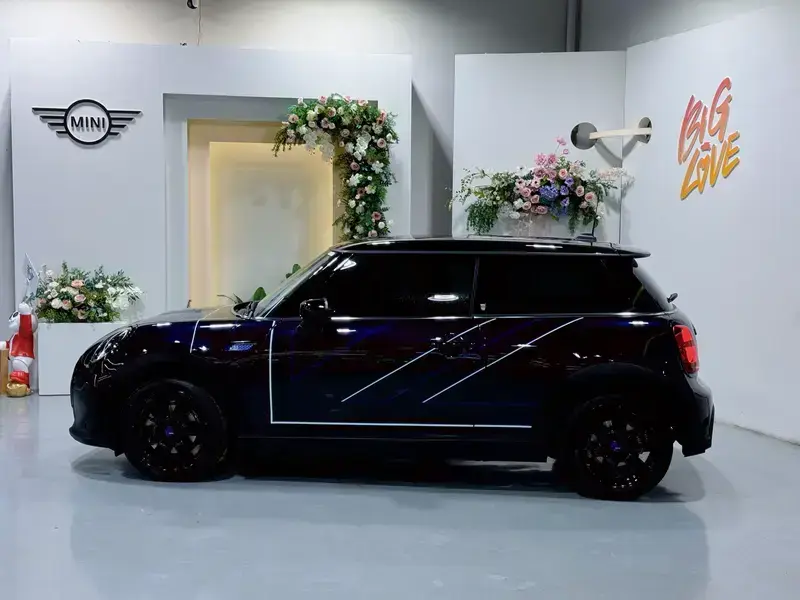 2023 Mini MINI с пробегом 11 000 км