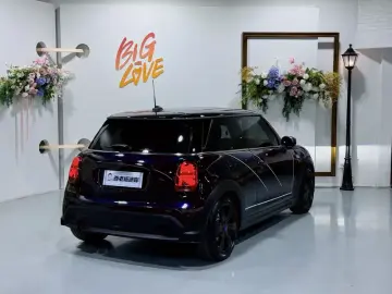 2023 Mini MINI с пробегом 11 000 км
