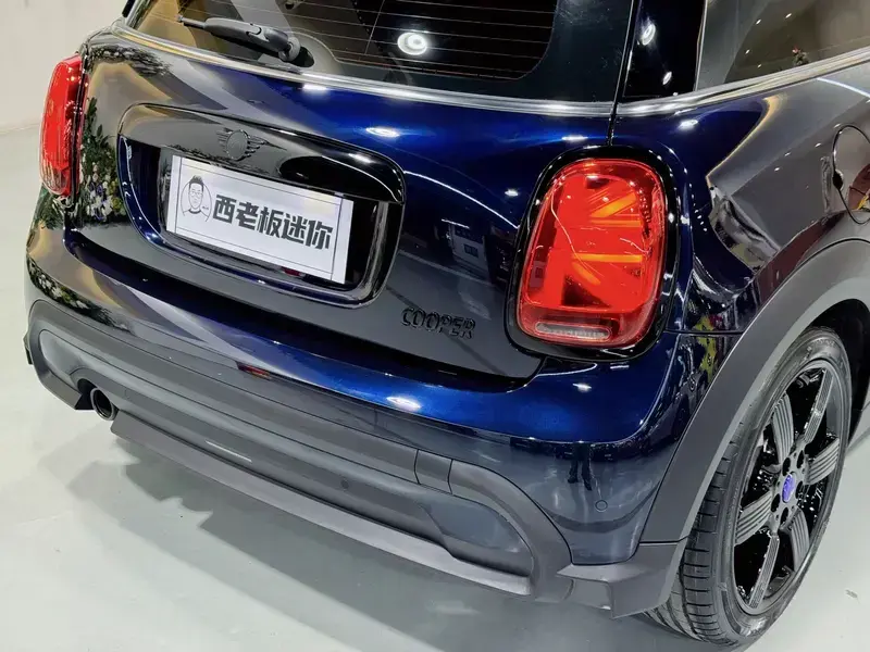 2023 Mini MINI с пробегом 11 000 км
