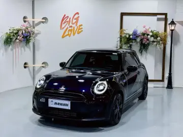 2023 Mini MINI с пробегом 11 000 км