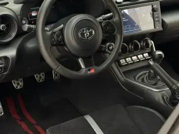 2022 Toyota 86 с пробегом 8 600 км