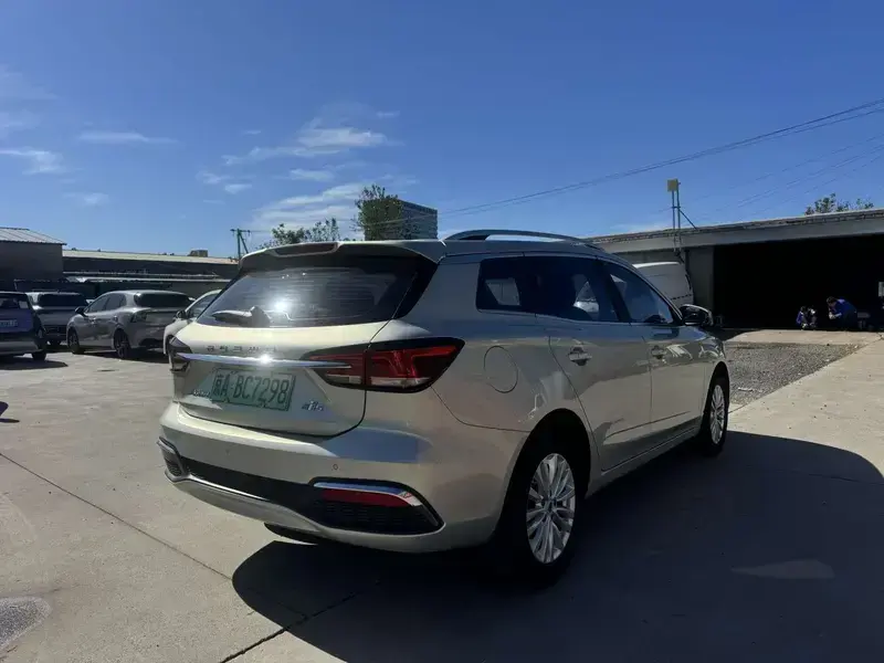 2020 Roewe Ei5 с пробегом 58 000 км