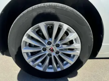 2020 Roewe Ei5 с пробегом 58 000 км