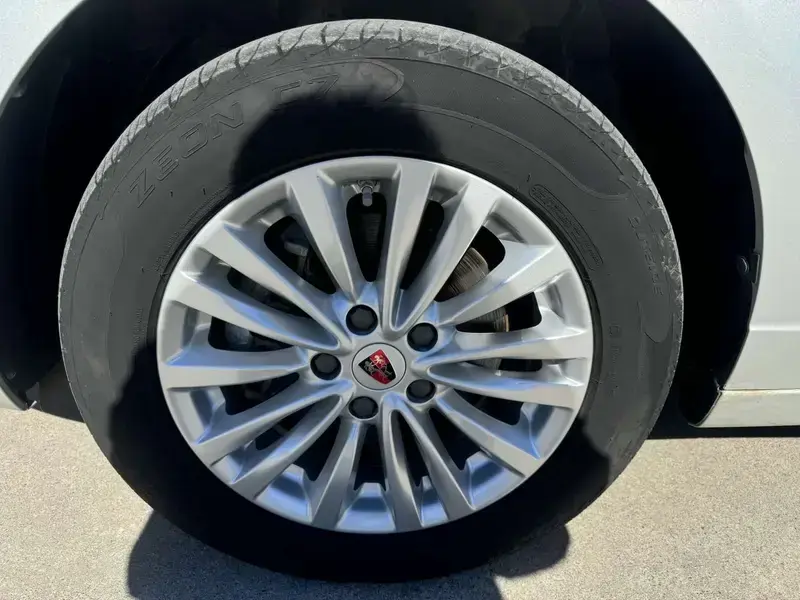 2020 Roewe Ei5 с пробегом 58 000 км