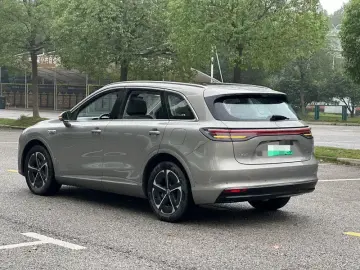 2025 Stelato SUV с пробегом 5 500 км