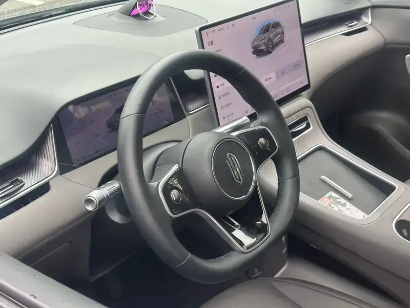 2025 Stelato SUV с пробегом 5 500 км