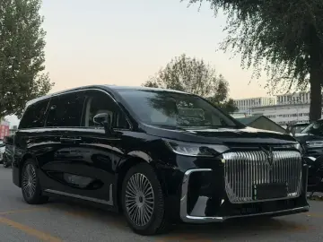 2025 Voyah Dreamer с пробегом 32 000 км