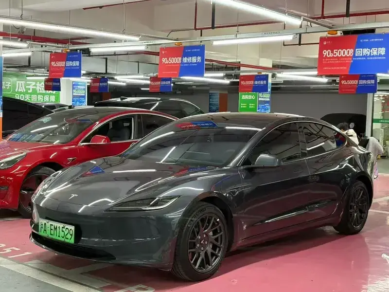 2023 Tesla Model 3 с пробегом 27 800 км