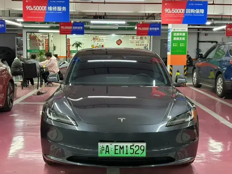 2023 Tesla Model 3 с пробегом 27 800 км