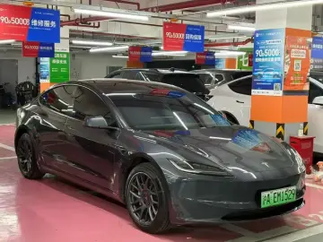 2023 Tesla Model 3 с пробегом 27 800 км