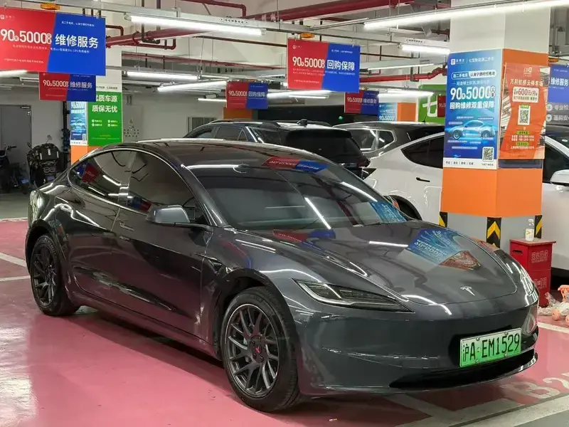 2023 Tesla Model 3 с пробегом 27 800 км