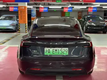 2023 Tesla Model 3 с пробегом 27 800 км
