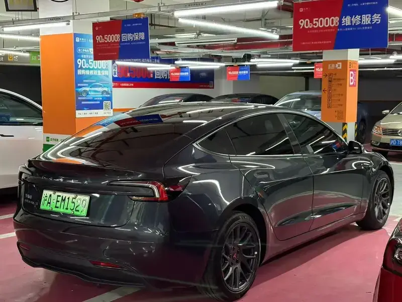 2023 Tesla Model 3 с пробегом 27 800 км